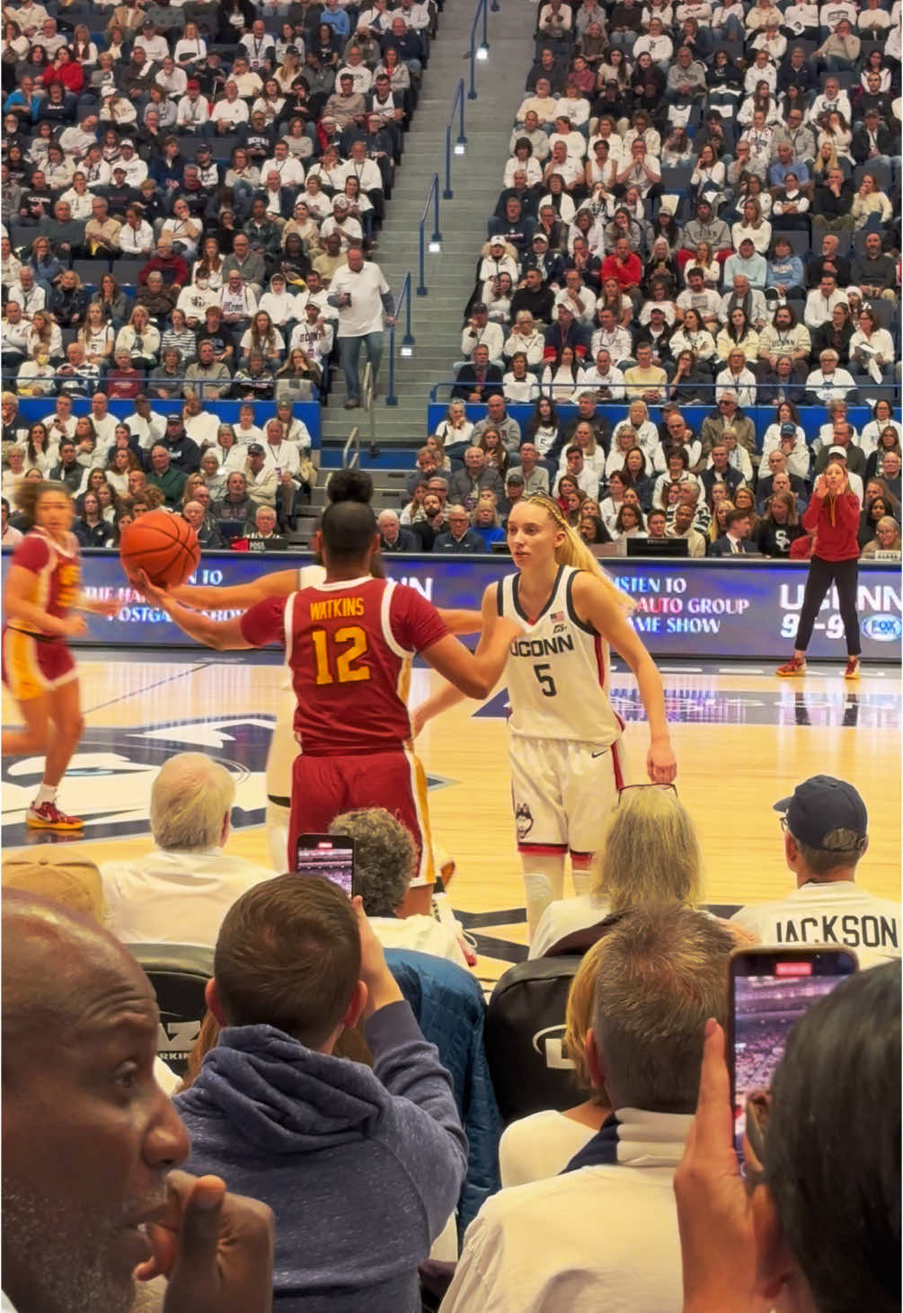 The way Paige didn’t let Juju out of her sight not ONCE.👯‍♀️😂 #fyp #fypシ #fypシ゚viral #foryoupageofficiall #foruoupage #foryoupage #connecticut #uconn #uconnwbb #uconnhuskies #basketball🏀 #basketball #paigebueckers #paigebueckersedit #paige #bueckers #azzifudd #kkarnold #husky #huskylife #huskiesoftiktok #huskie #huskies #college #university #juju #jujuwatkins #cali #california #sight #hartford #xlcenter #d1 #ball #ballislife #win #lose 