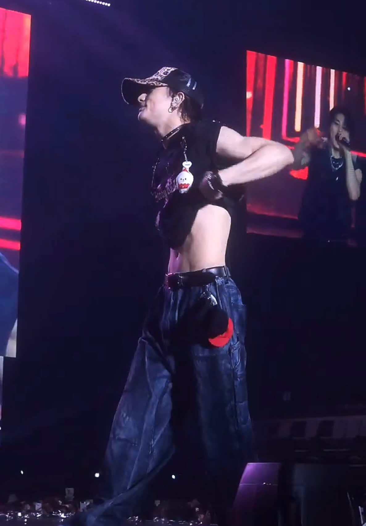 OMG HWANG HYUNJINN?!?!? 😍 @Stray Kids #kpopfyp #fypツ #스트레이키즈 #hyunjin #lovestay #hanussy #concert #twitter #abs #skz #xybca #kpop 