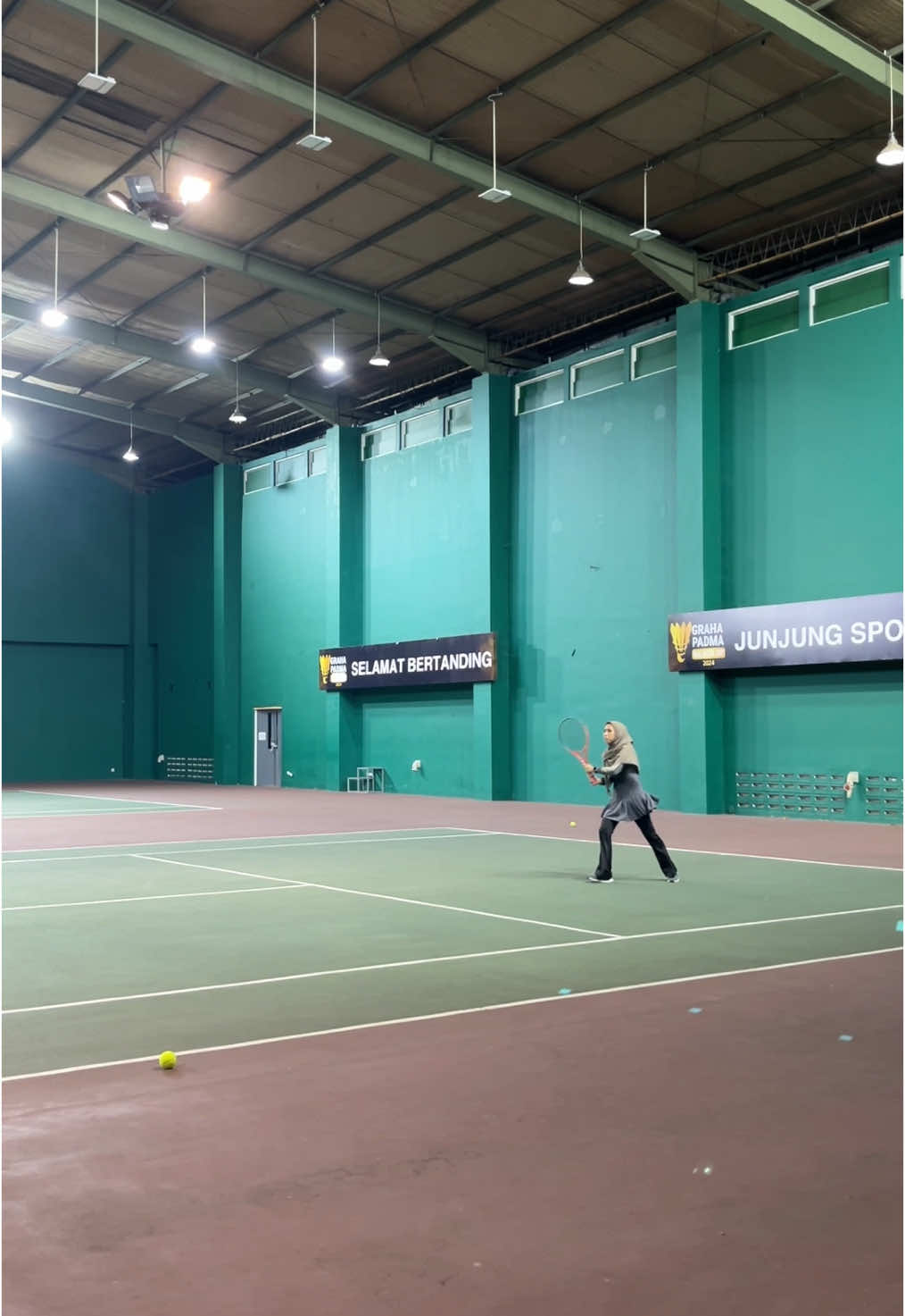 Not perfect yet. But this is my currently dopamine boost 🎾 . #tennistiktok #tennissemarang 