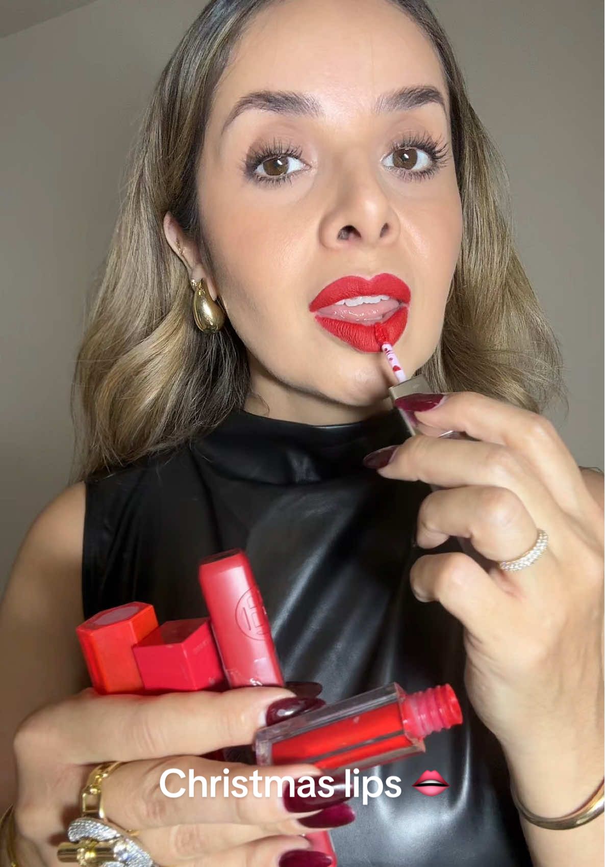 Christmas lips #redlipstick #redlips #christmaslipstick #loreal #fentybeauty #luistorres