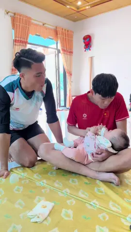 Chiều đánh chung kết nhưng trưa bận trông con😅