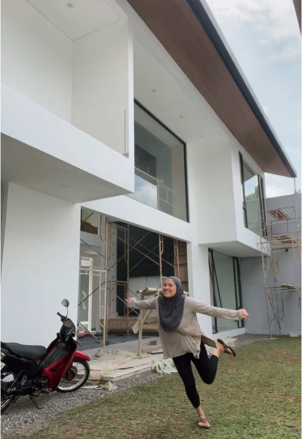 Lagi cek pembangunan rumah abang