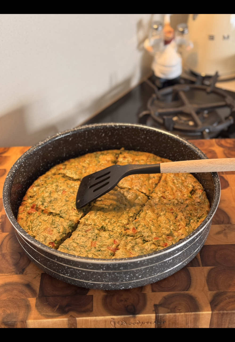 Replying to @j_or.y Ejjeh (Lebanese Omelette) 😋❤️ عجة  Ingredients: 7 large eggs  Salt to taste  1/2 tsp Lebanese seven spice  1/2 tsp black pepper  1/2 tsp paprika  1/4 tsp turmeric  161 g all-purpose flour  1 tsp baking powder  1/4 cup vegetable oil  1 1/2 cup fresh parsley,finely chopped  2 green onions,finely chopped  10 g fresh mint ,finely chopped  1 cup tomatoes,finely chopped .  المكونات: ٧ بيض ملح حسب الذوق  ١/٢ ملعقة صغيرة ٧ بهارات  ١/٢ ملعقة صغيرة بهار اسود  ١/٢ ملعقة صغيرة بابريكا  ١/٤ ملعقة صغيرة كركم  ١٦١ غرام طحين متعدد الاستعمالات  ١ ملعقة صغيرة بايكينغ باودر  ١/٤ كوب زيت نباتي  ١/٢ ١ كوب بقدونس  ٢ بصل أخضر  ١٠ غرام نعنع  ١ كوب بندورة .