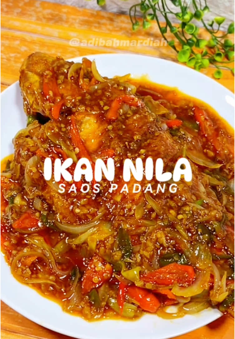 Resep ikan nila saos padang Bahan : 500g ikan nila 7 siung bawang putih cincang 1 buah bawang bombay 7 buah cabe rawit merah 4 buah cabe merah besar 1 sdm saos tomat 3 sdm saos sambal 1 sdm saos tiram 1 sdm kecap manis 100ml air Garam, msg, gula 1 batang daun bawang 📝CARA MEMBUAT SIMAK DI VIDEO NYA YA #ikansaospadang #ikannila #masakanindonesia #menuharian #menurumahan #menusederhana #menuseharihari #idemenu #idemenuharian #idemenumasakan #idemenuseharihari #masakanrumah #menuharian  #resepsimpel #resepsederhana #resepmudah #resepmasakan #fypシ゚viral #videoviral #videotiktok #TikTokCreatorSearchinsightsIncentive