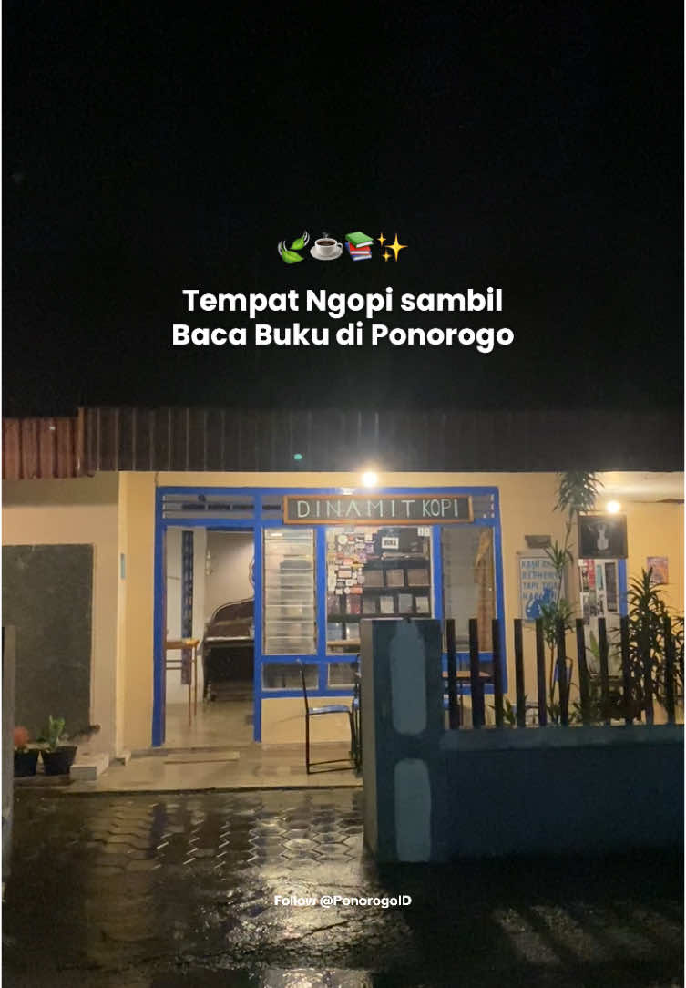 Ada banyak buku yang bisa kamu baca kalau kamu ngopi disini. Mulai dari Fiksi, Filsafat, sampai Sejarah juga ada. - Dinamit Kopi Jl. Sumatera 133 Ponorogo