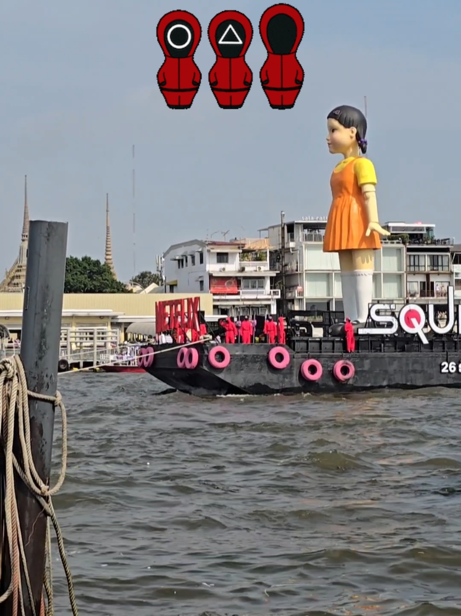 The giant Young Hee doll will be docked at Icon Siam until Jan 2 #squidgame #squidgamenetflix #squidgame2 #Bangkok #bangkokevents 