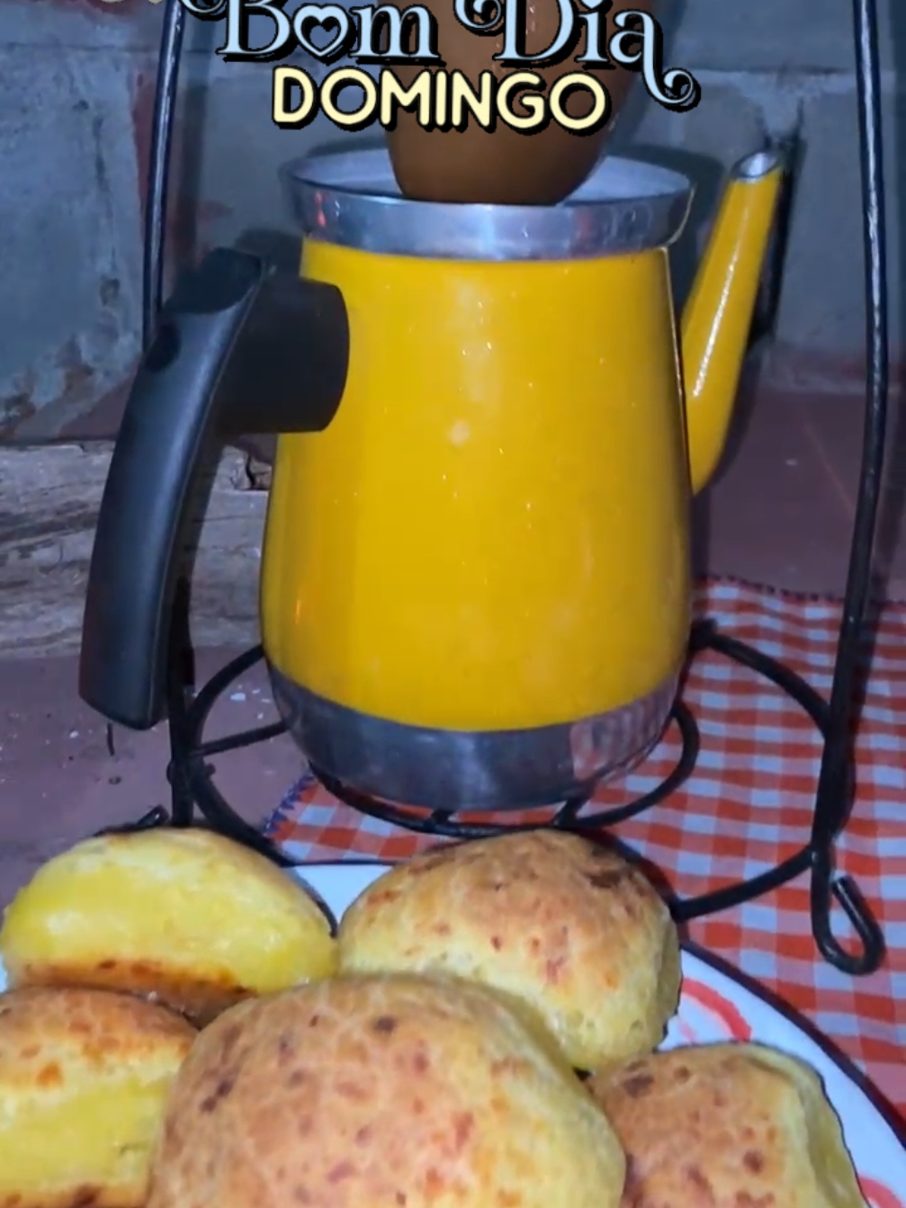 Bom dia Domingo , abençoado Domingo, café na roça  #feliznatal #sitio #cafe #cafedamanha #modao #lourencoelourival #fogaoalenha ##bomdia #paodequeijo #whatsappstatus #musica #modasertaneja #vovostiktokers #natal2024 #bomdiaparastatus 