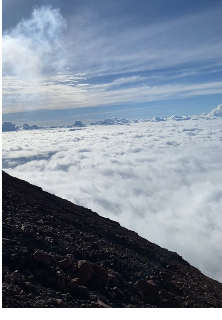 🧠 : Lompat Lompat  #lautanawan #gunung #gunungindonesia #fyp #pendaki #kerinci 