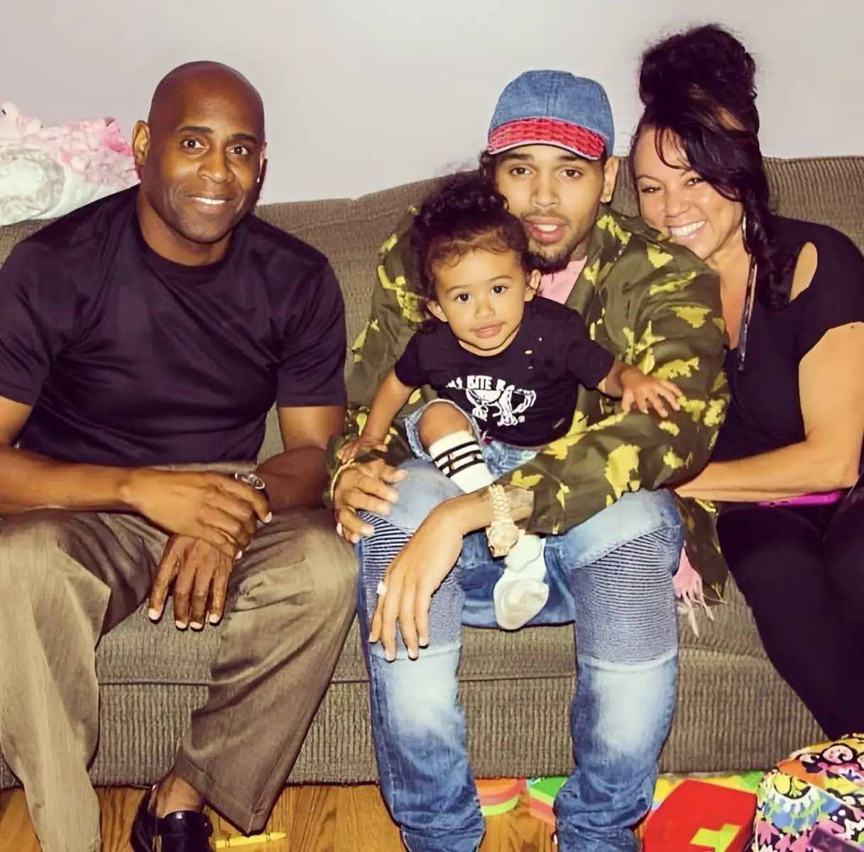 Chris Brown and family ❤🥰 ready for Xmas 🎄 😍