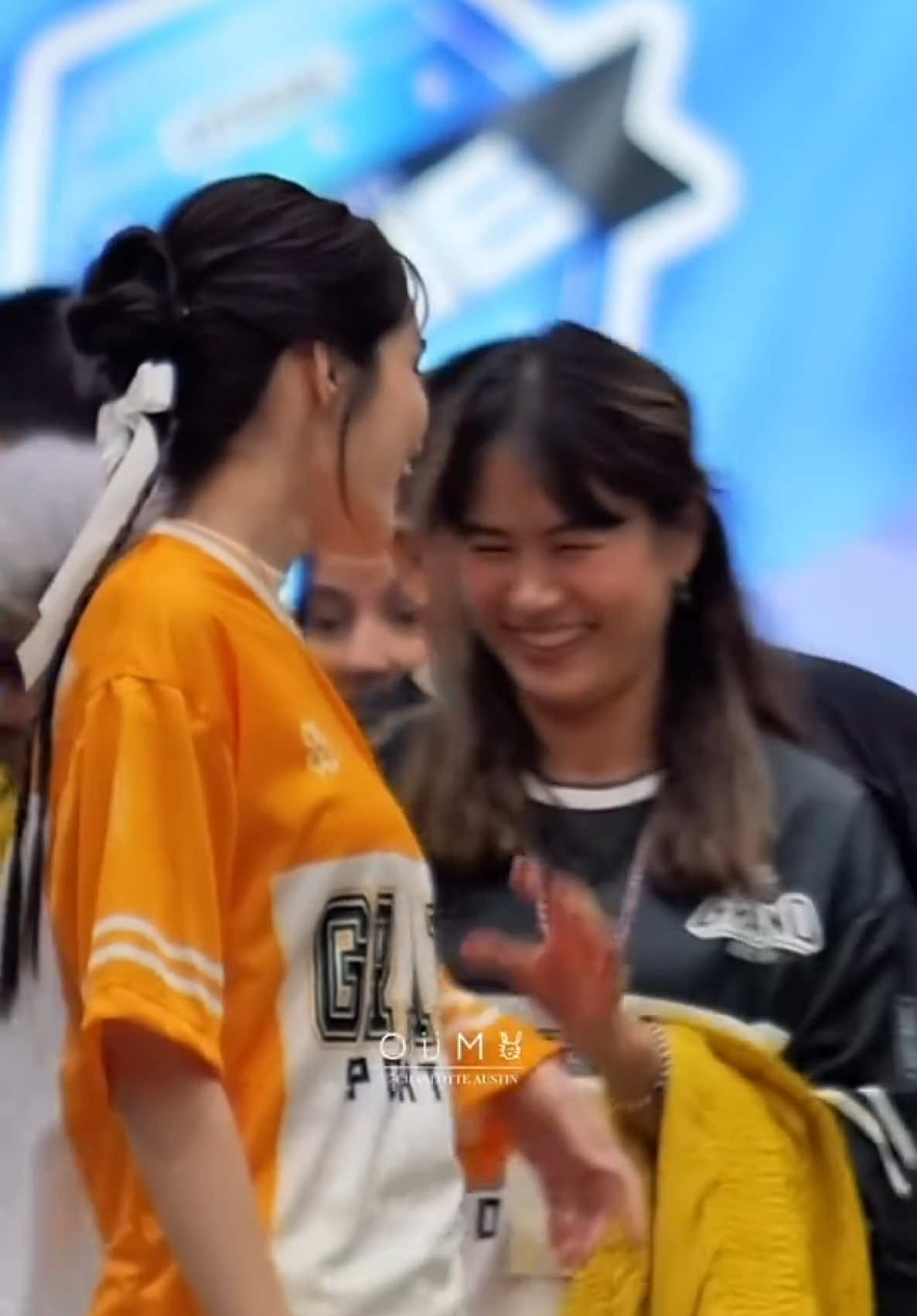 Naughty girl, only P’Van can stop her 😅😂🥰 @Charlotte A. #ชาล็อตออสติน #CharlotteAustin #GRANDSportDay2024 Cr.📹Oum