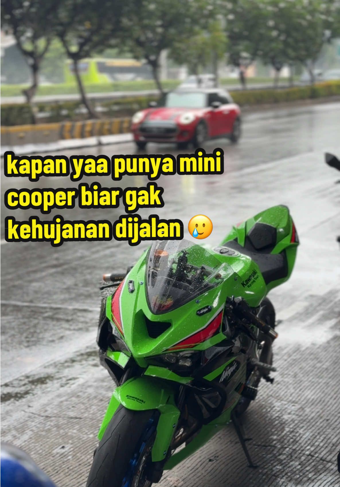 resiko misum hujan yaa kehujanan  . . . . . . . . . . . . #fyp #fypp #fypシ゚ #kawasaki #yamaha #ducati #ducativ4 #ducaticorse #ducativ4s #ducatilove #kawasakizx #kawasakizx10r #kawasakizx6r #kawasakizx25r #kawasakizx6r636 #kawasakizx636 #zx #zx25 #zx25r #zx25rindonesia #zx25r4cylinder #zx25rr #zx25rmodifikasi #zx25r_4cylinder #zx25r_4cylinder #zx6 #zx6r #zx6r636 #zx636r #zx6r2024 #zx6r636 #zx4 #zx4rr #zx10 #zx10rr #zx10rr #zx10r2021 #z1000 #z900 #z800 #bmw #bmws1000rr #bmwm1000rr #yamahar1 #yamahar1m #yamahar6 #arai #agv #zoj #zxownerjakarta #merdubanget #motogpindonesia 