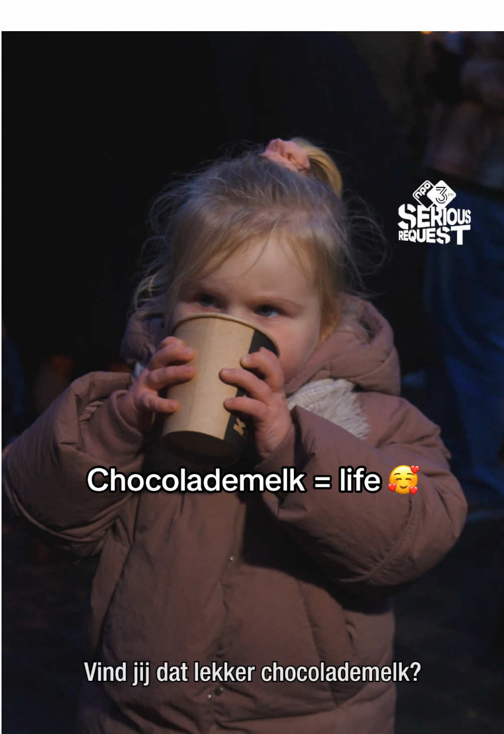 “Mama moet even blazen.” Wij smelten net zo van Ella als de chocola in haar melk… 🥹 #3FM #SR24 #GlazenHuis #Metakids 🎤 @Julien Kooij 