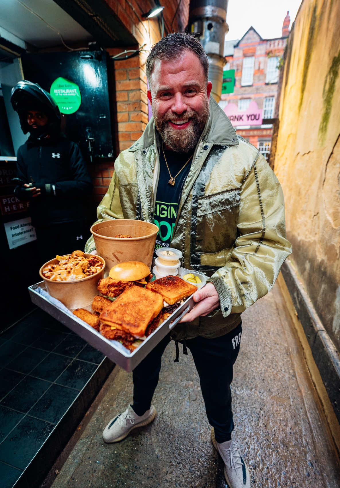 I present to you… @The Nashville Cluck 🐔 @Uber Eats said this was a CRAZY spot and apparently the ordering numbers are through the roof 💚 NOW I KNOW WHY! Could this be the breakout independent from 2024???