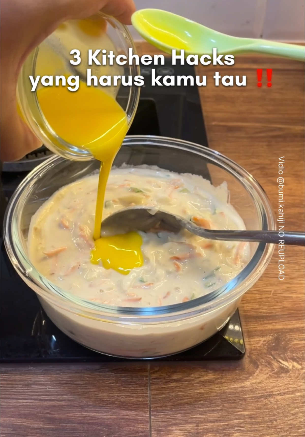 SAVE & SHARE ‼️ 3 Kitchen Hacks yang wajib kamu tau ! #KitchenHacks #hacksdapur #hacksmasak #kitchenhack #tipsmasak #tipsdapur #tipsandtricks #skincaretips #kitchen