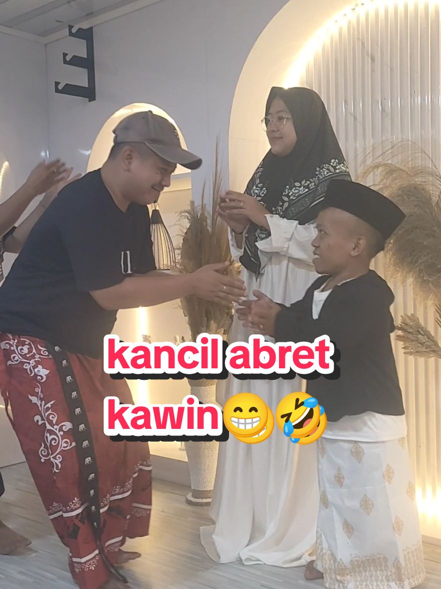 freewedding & gladi bersih sasalaman kawinan kancil abret 🤣🤣🤣  #ogisos #kancilabret #videoviral #videolucu #ngakak #abretkeun #kocakabis #kocak #adekipli 