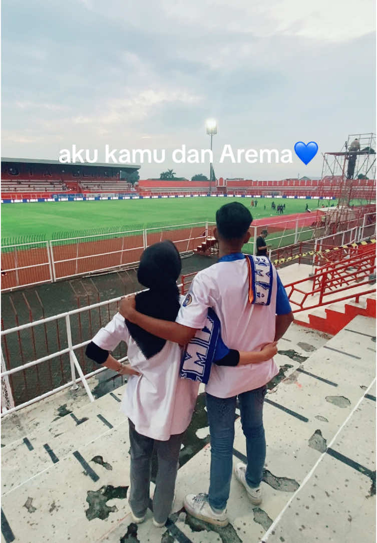 Bismilah tahun depan buat di Kanjuruhan, bersama orang yang sama yang ku temui di kanjuruhan 2022💙🖤 #aremafc #kanjuruhan #blitar #malang 