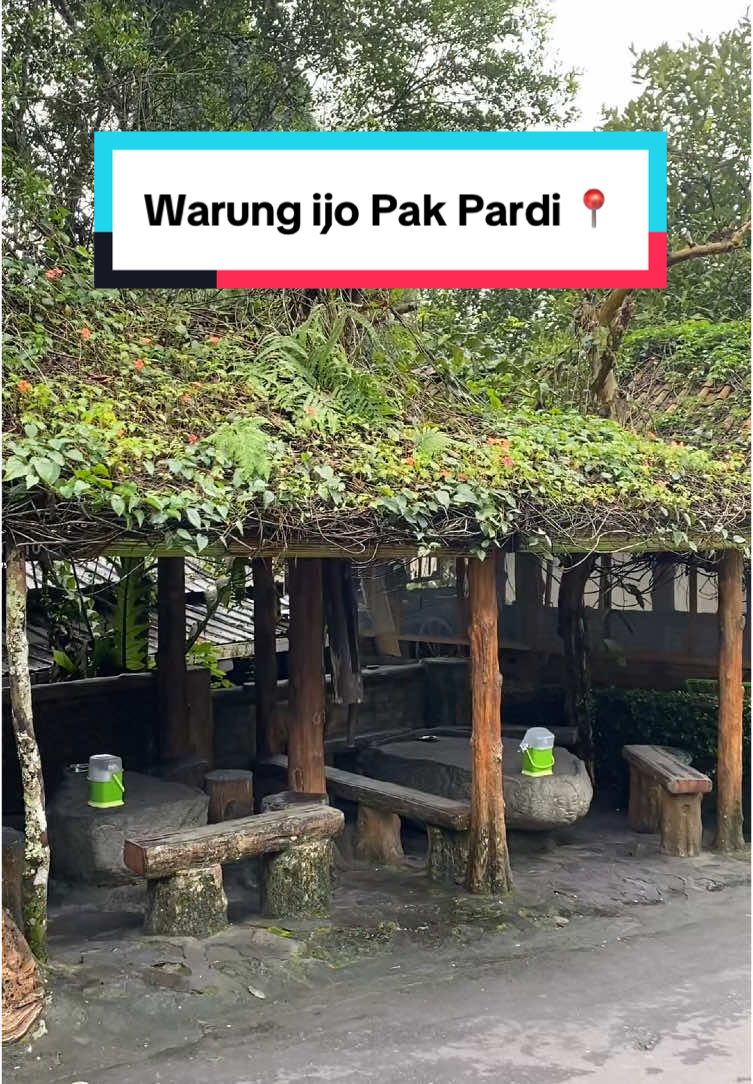 Tempat favorit buat bengong ! Magical ✨ banget suasananya adem, ayem  Dari jogja kota 1 jam  Alamatnya ada di : Jl. Pramuka, Kaliurang, Hargobinangun, Pakem, Sleman, DIY #kulinerjogja #warungijo #kaliurang #jogja24jam #warungijopakpardi 