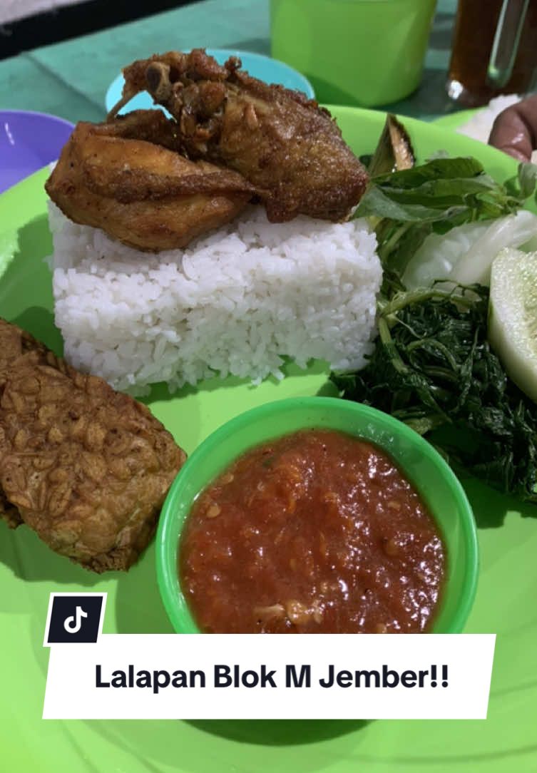 Lalapan Mbak R LLalapan ayam + tempe 14k  Lalapan usus+ tempe 12k Teh hangat 3k  Buka dari jam 5 sore Location : belakang matahari johar plaza jember , samping mie apong pas.  #FiturSuaraTikTok #kulinerindonesia #TikTokCreatorSummitID #kulinerjember #kulinerjembermurah #kulinerjemberenak #makananjember #makananjemberenak #fyp #fypage #fyppppppppppppppppppppppp #jembertiktok #jemberviral #jember #lalapanjember 