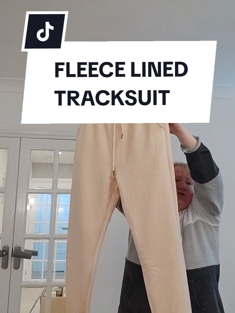 Gorgeous fleece lined tracksuit, just under £24 in the Tiktok Shop  . #tracksuit #fleecelined #fleecetracksuit #joggers #hoodie #TikTokShop #tiktokmademebuyit #tiktokshopmademebuyit #fy #fyp #viral #trending 