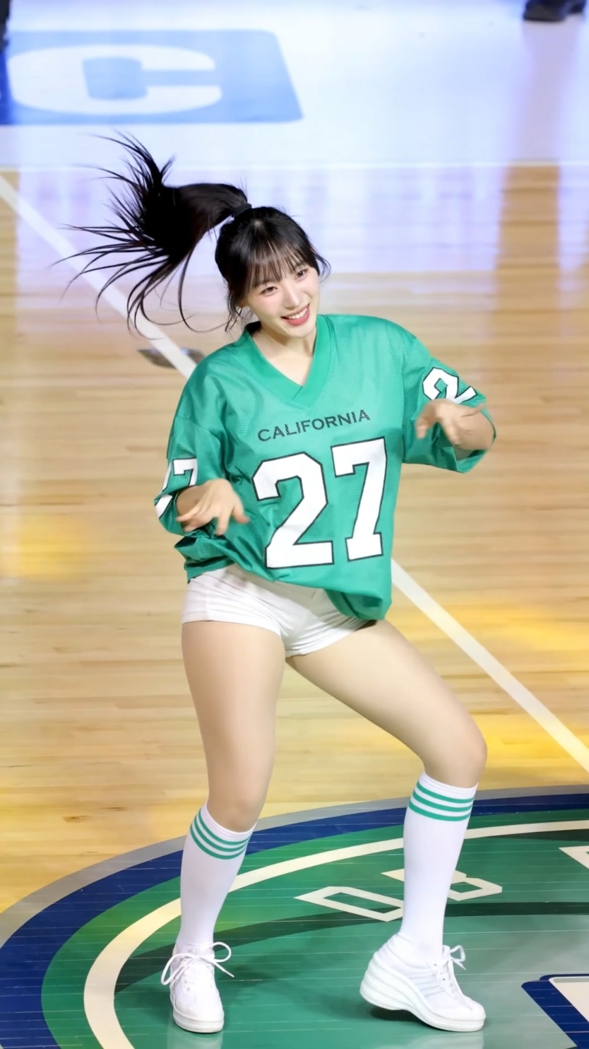 🙎‍♀️#하지원 Ha Ji-won                🧍‍♀️#asian #korean #girl #cheerleader #Wonju #DB #Promy       👕#football #jersey #mini #shorts #under #knee #socks          💇‍♀️#black #long #ponytail                  🎬#하동    💽#fancam #vertical #dance #illit #magnetic #241219