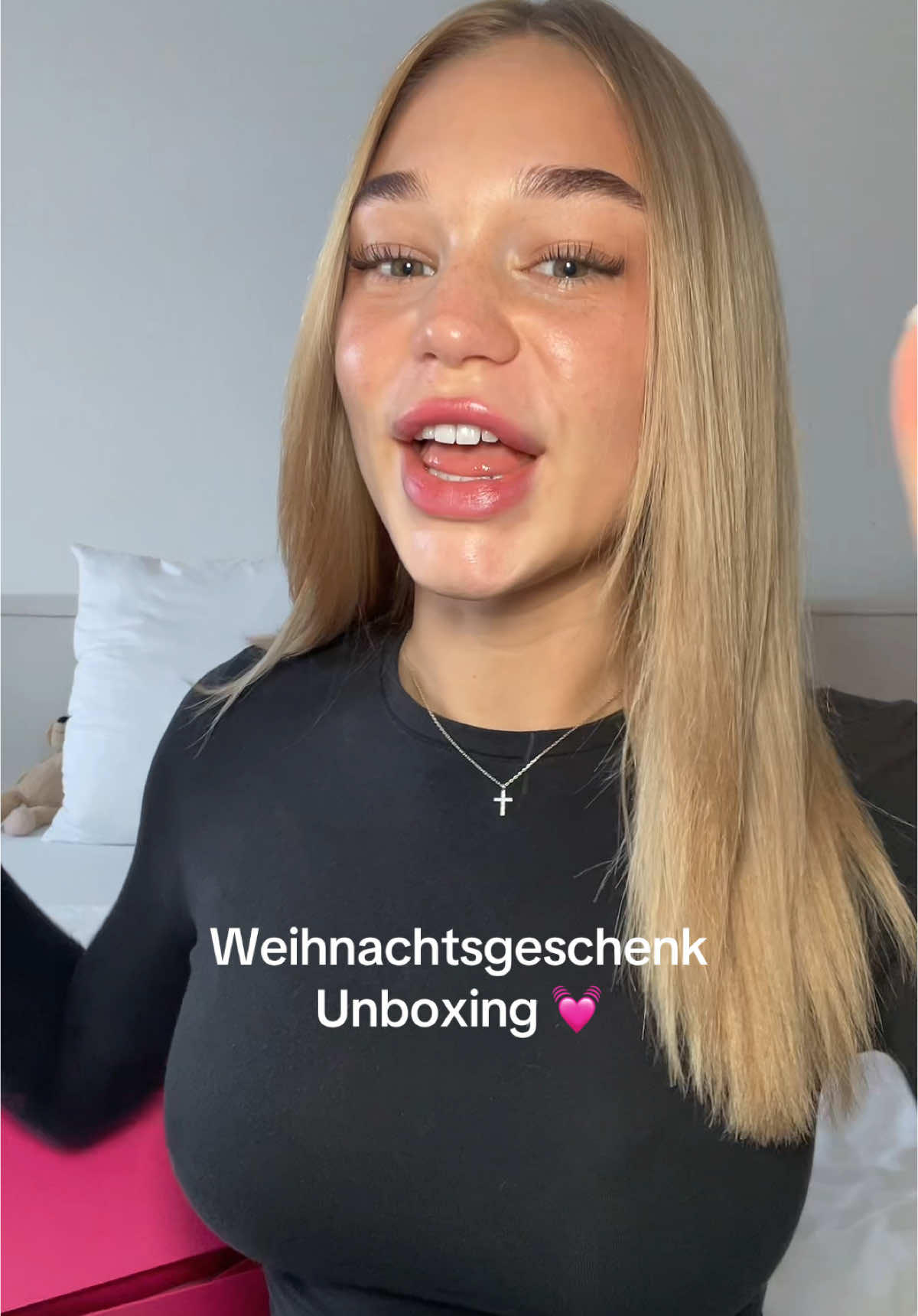 erstes Weihnachtsgeschenk von diesem Jahr 💓 dankeschön @Huda Beauty 🥹💕