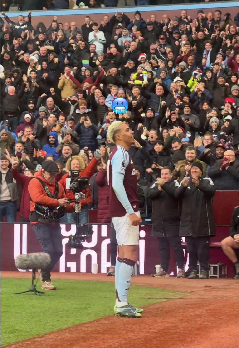 It was a bit cold at Villa Park yesterday ❄️ #astonvilla #AVLMCI #MorganRogers