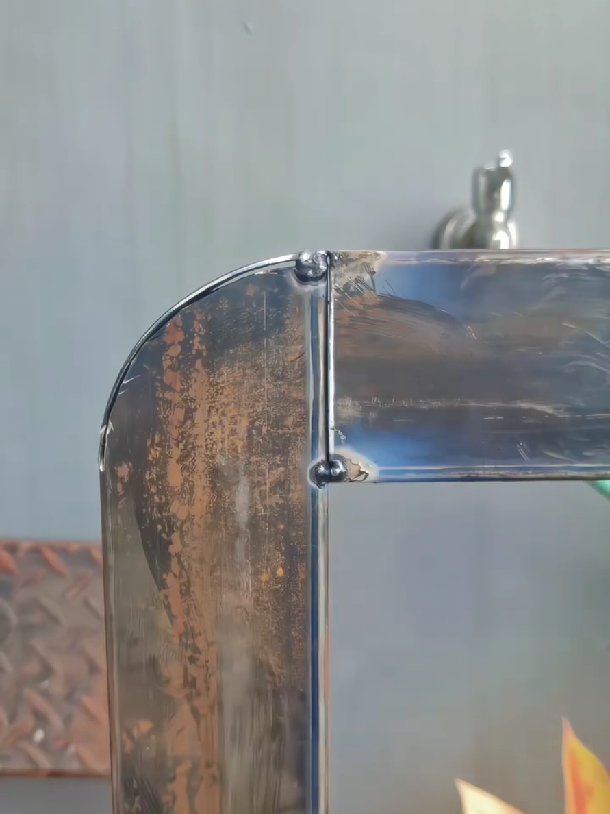 Smart welder idea that not many know hoe to make a good 90 degree bend patern #welding #good #reels#weldinglife #perfectwelding #metalwork #sticwelding #weld 