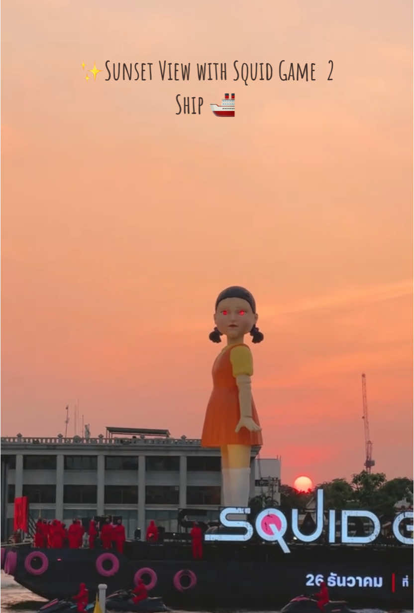 🌊The Squid Game’s creepy doll showed up 🫣… when you were chilling and watching sunset with the view of Wat Arum and Chao Phraya River.🌅👀Hold your breath 🤭 #squidgame #netflix #netflixthailand #yonghee #tiktok #fyp #trending #tiktokcreator #december #1M #moe #goodvibes #sunset 