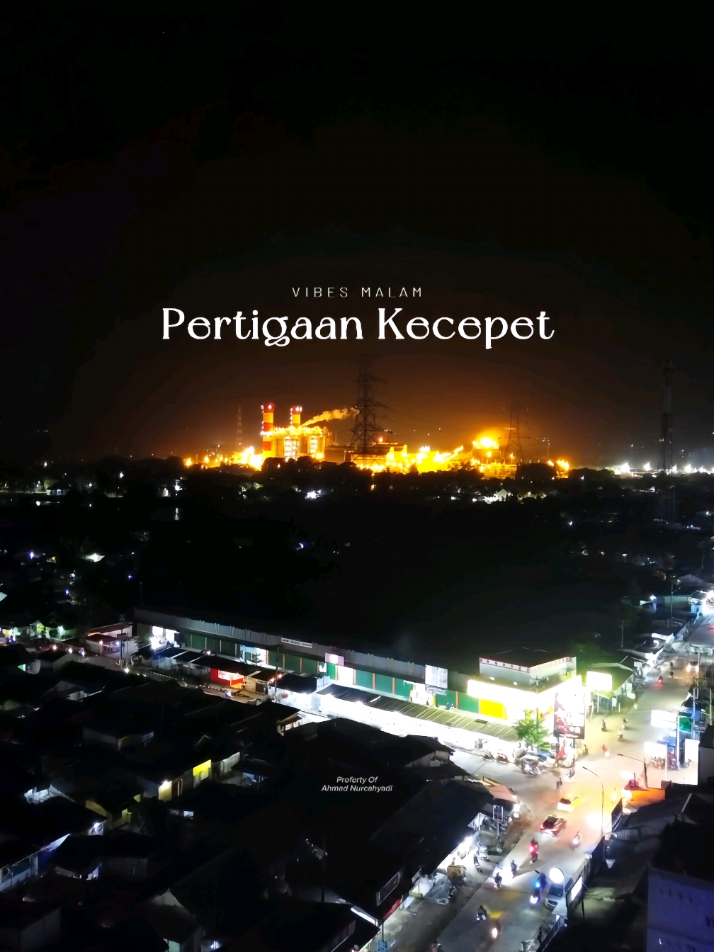 Night Vibes Pertigaan Kecepet Cilamaya Wetan, Berlatar Belakang Gemerlap Lampu PLTGU Jawa 1 Power 😍😍 📍Kecepet, Ciwet #videodrone #aerialview #dronekarawang #nightvibes #viralvideo #cilamaya_karawang #karawangtiktok #fypシ゚viral 