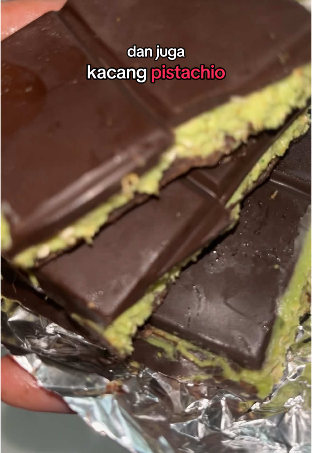 🍫COKLAT DUBAI / COKLAT BAR KUNAFA PISTACHIO BY VARISH KITCHEN🥜 Sekali2 cobain coklat mahal🤩 Udah bisa dibeli di seblak mama raffan ya guys!! Harganya : 🍫Besar : 150k 🍫Kecil : 35k  #coklatdubai #coklatkunafa #pecintacoklat #coklatdubaiparingin #jajananparingin #balanganfoodies #kulinerbalangan