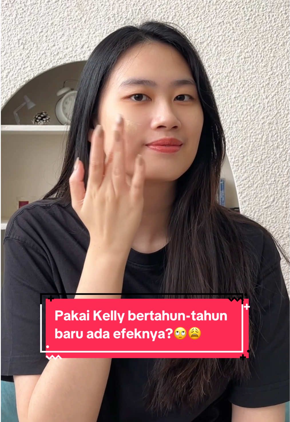 Sekali pakai Kelly Pearl Cream bisa langsung glowing kok #SahabatKelly 🥰❤️ Apa lagi kalo bertahun-tahun, kebayang gak glowingnya? 👀🤭 #KellyCosmetics #BeautyPowder #KellyPearlCream #LemonSoap #LemonSoftScrub #RacunTikTok #BeautyTok #ViralTikTok #Glowing 