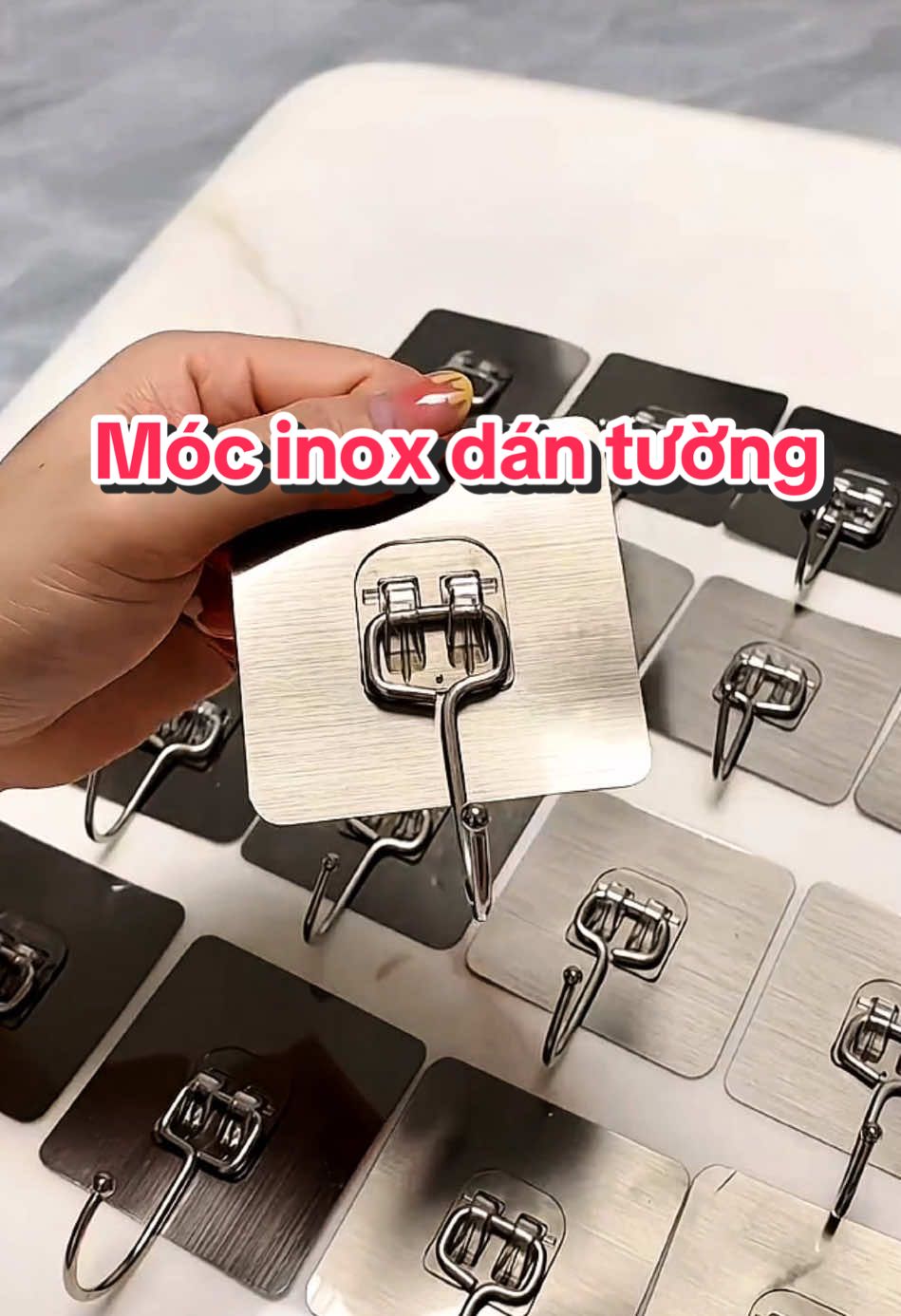 Móc inox dán tường này tiện mà rẻ lắm anh chị ạ #mocdantuong #mocdantuongchiuluc #mocdantuongdanang #mocdantuongsieudinh #moctreododanang #moctreododantuong #giadungtienich 