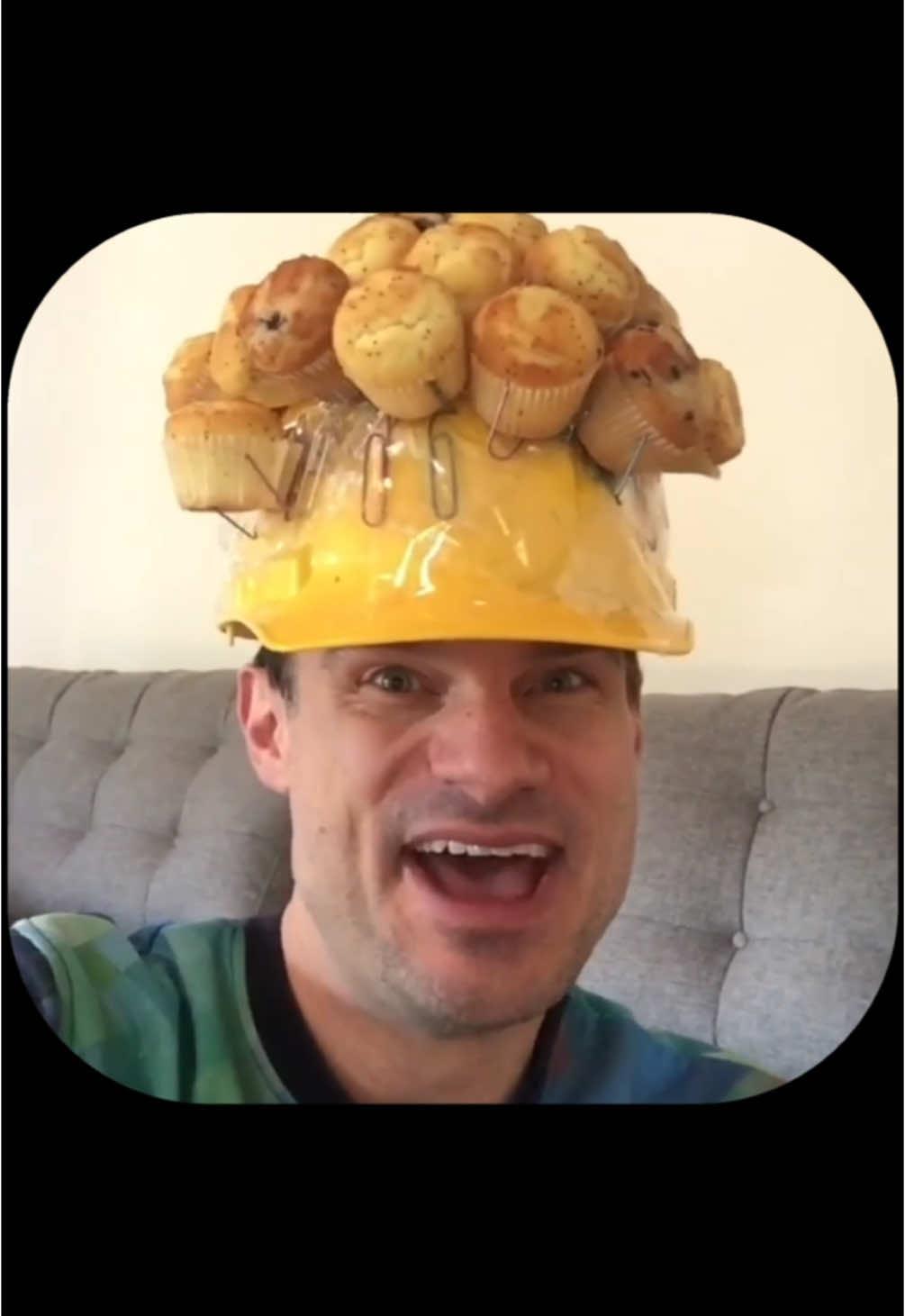 Flula with muffin helmet😂 #hopelesscore #hopecore #funny #fyp 