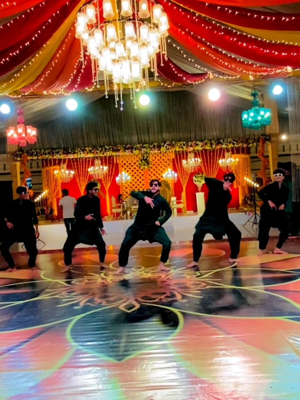 #viral #foryou #foryoupage #streetdance #videoviral #dancelife #500k #public #viraltiktok #tranding #breakdance #standwithkashmir #hiphop #Dubai #SaudiArab #USA #qatar #canada 