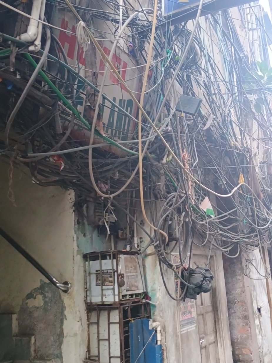 #travel #withme #discover #fyp #india🇮🇳 #explore #kolkata #🇮🇳 #westbengal #electric #wire #dangerous #lonerunner #🇲🇺 #worldvagabond #mauritius🇲🇺 #mauritiantraveller 