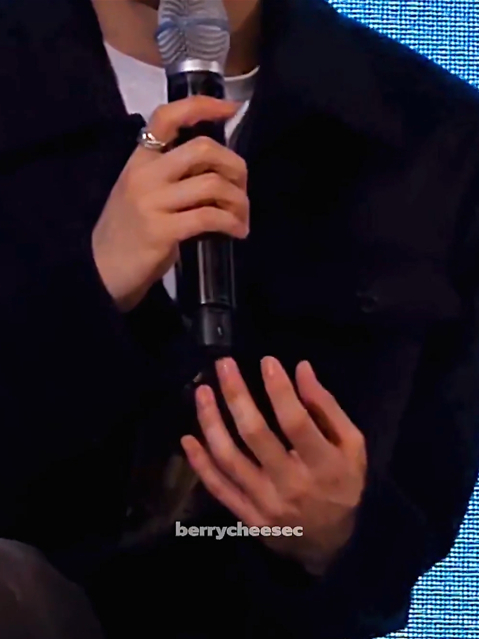 his hands very pretty😍 #mark #marklee #nctdream #nct 