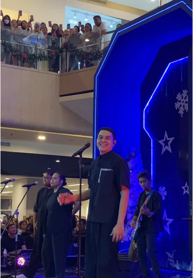 Hati-hati di jalan dari Tulus☺️💙 @Grand Metropolitan #grandmetropolitan #grandmetropolitanbekasi #metropolitanland #metland #tulus #konsertulus #konsergratis #hatihatidijalan 