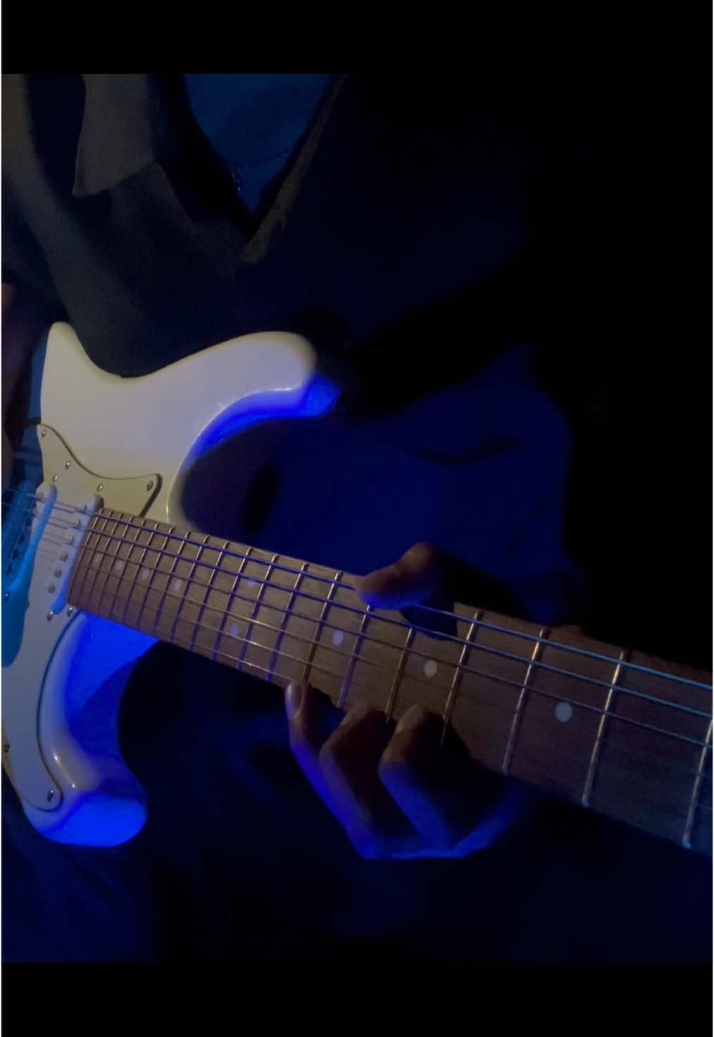 Beauty and beat #electricguitar #fyp #guitartok #donnerartist 