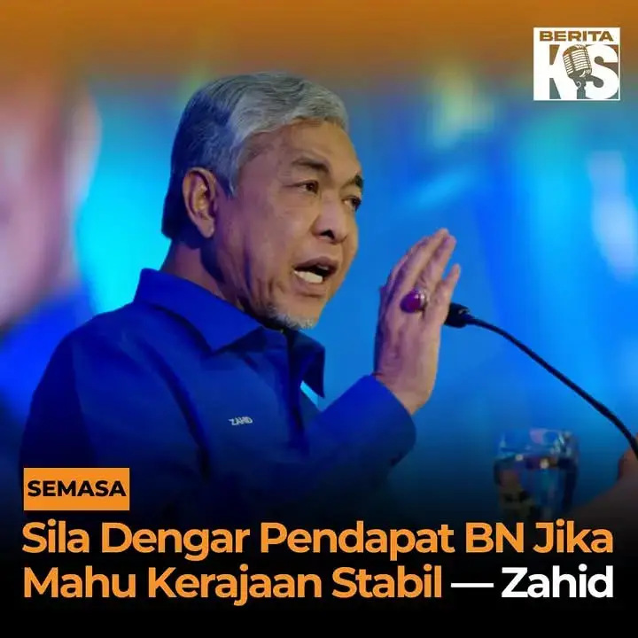 SEREMBAN, 22 DEC - Pendapat Barisan Nasional harus didengari jika mahu mewujudkan kerajaan yang stabil, tegas pengerusinya Datuk Seri Zahid Hamidi mengulas tentang kerjasama dengan kerajaan perpaduan. Menjawab kenyataan Perdana Menteri Anwar Ibrahim baru-baru ini, Zahid berkata UMNO, yang merupakan tunjang BN, amat mengambil berat soal kesetiaan dalam berpolitik. “Saya ingin menyatakan bahawa kerjasama UMNO dan BN dengan kerajaan perpaduan adalah sehingga PRU16. Oleh demikian, bagi menyantuni rakyat dan mewujudkan kerajaan yang stabil, sila dengar pendapat daripada menteri yang mewakili BN. “Jangan ada usaha untuk membawa mana-mana bagi menyeberang… kerana soal kesetiaan perkara utama dalam kepimpinan UMNO,” tegasnya ketika berucap di Konvensyen BN Negeri Sembilan 2024. Sumber: FMT #BeritaKS #kerajaangagalphbn #malaysiapolitics #malaysianews 