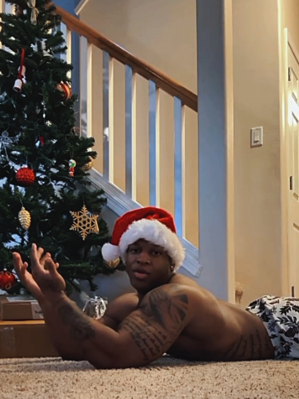 #christmasinpiration 🎄#lifestylefitness #blacksanta #blackmen #mensphysique #chrushedit #jacksoncaleb #africanfitness #bodybuilderedit #blacksantaoftiktok 🎅🏿 #blacktok 🖤