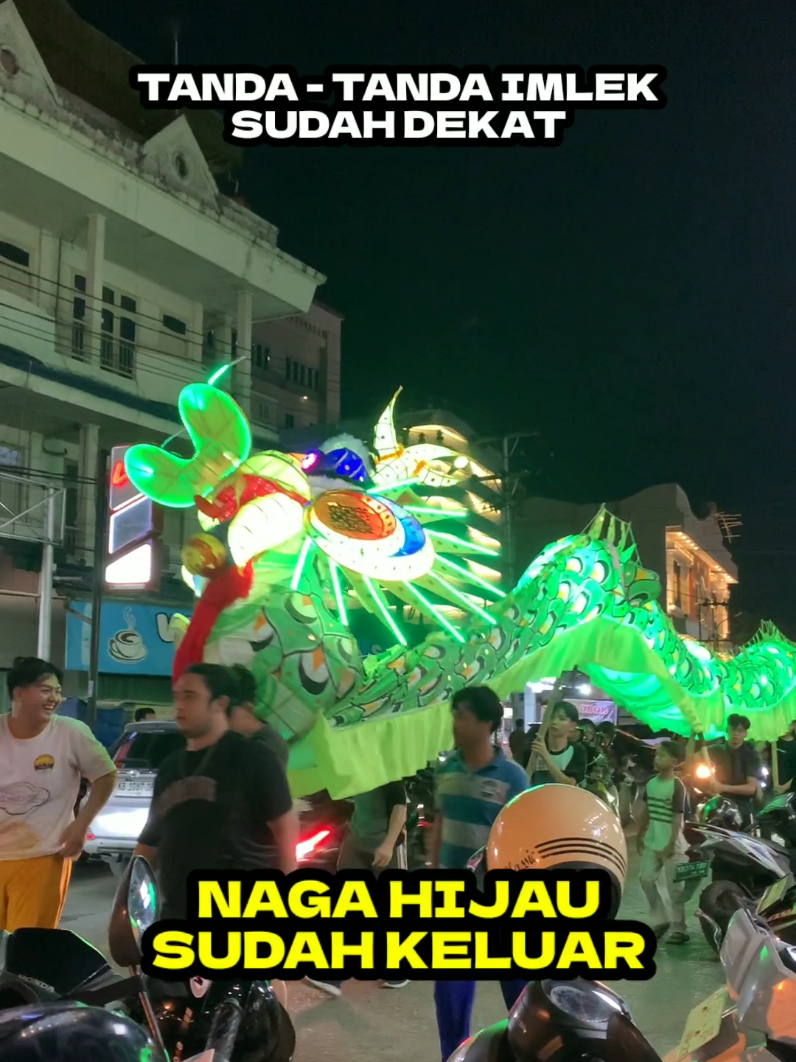 Naga Hijau Sudah Keluar di Gajah Mada Pontianak, Petanda Imlek sudah dekat 😀 #imlek  #naga  #barongsai  #pontianak  #kuntien 