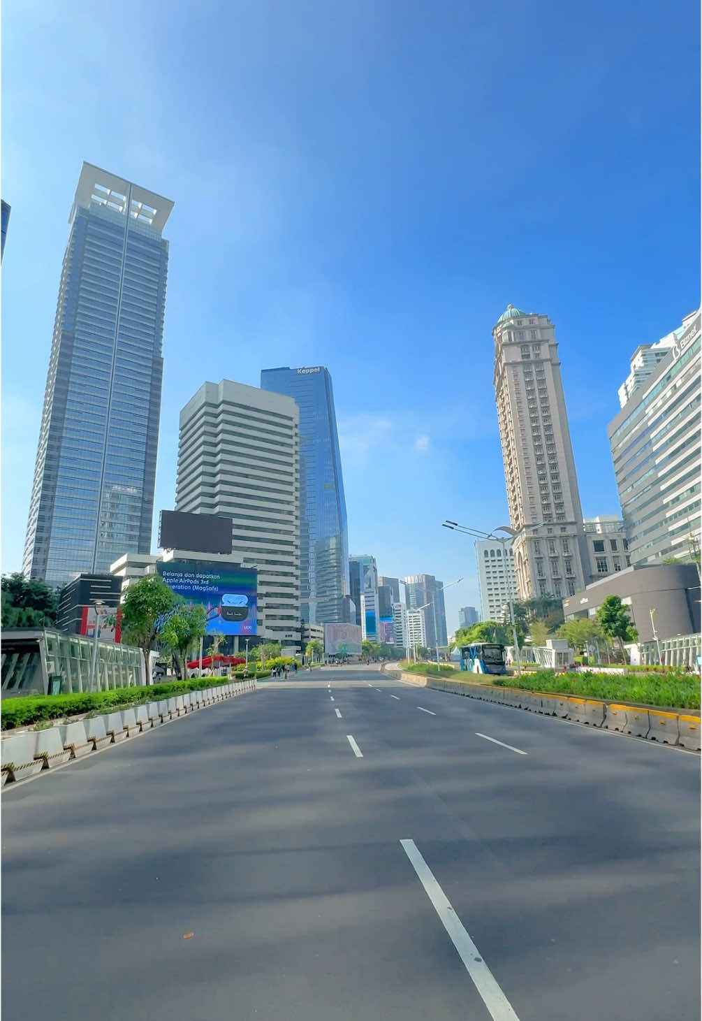 Jakarta masih Ibu Kota atau udah bukan?? 😶 #city #jakarta 