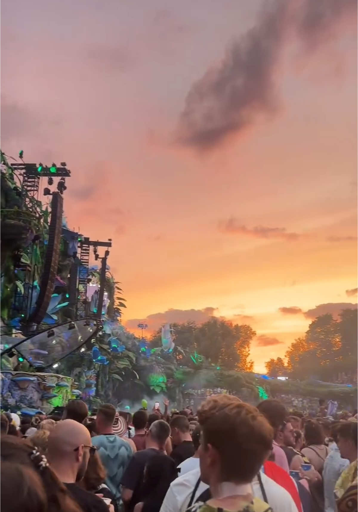 From sunrise to sunset, the rhythm never stops. #tomorrowland #electronicmusic #festival 