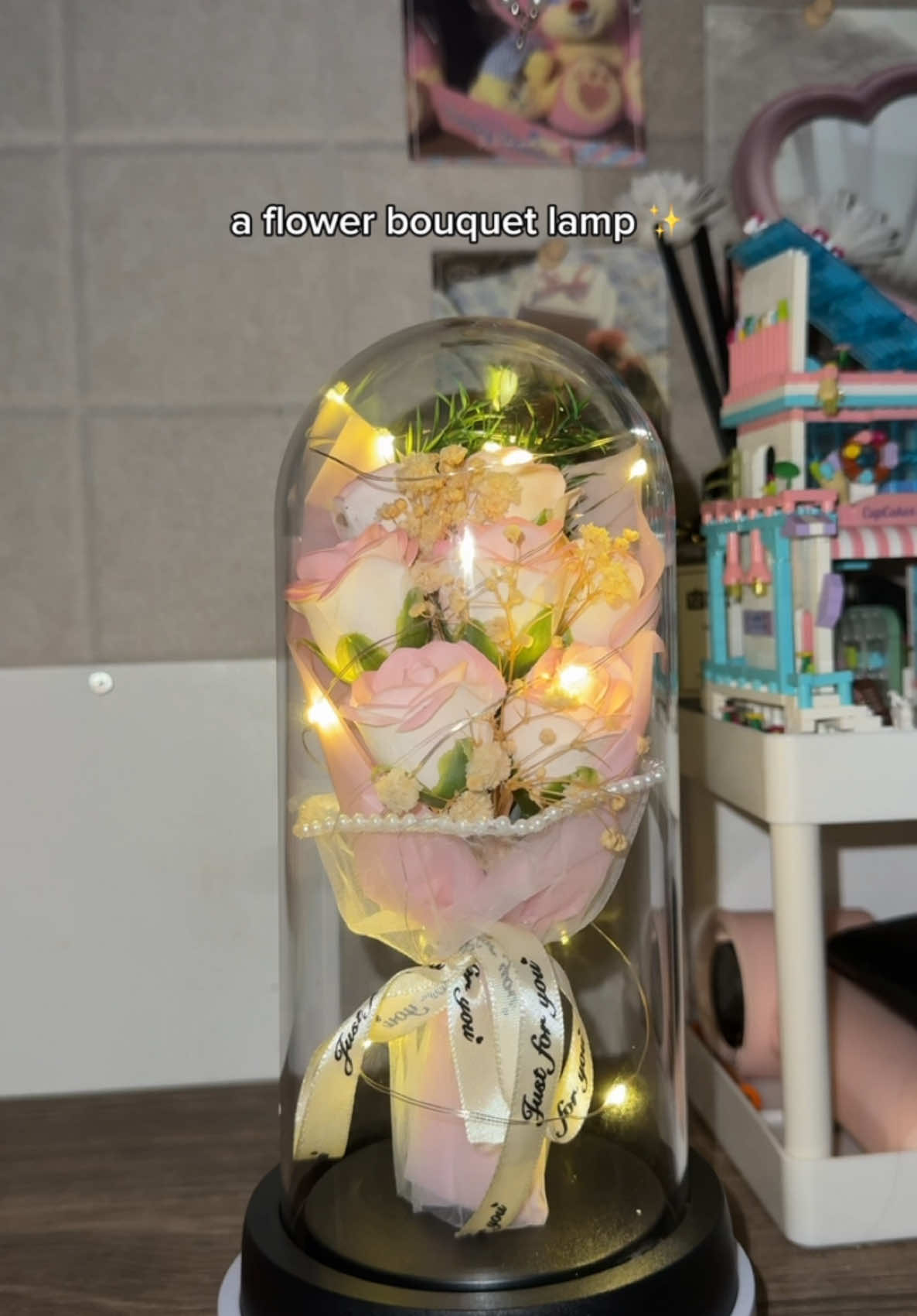 THE BEST GIFT HE GAVE ME 😩💐  #flowerlamp #nightlamp #giftideas #perfectgifts #giftforher #forher #fyp #foryoupage #tiktokfinds 