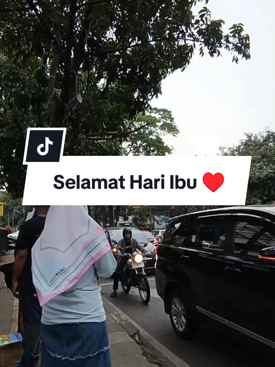 Buat yang masih punya Ibu, muliakan Ibu nya. Buat ibu nya yang sudah tiada, semoga tenang disana dan Alfatihah 🤲 #selamathariibu 