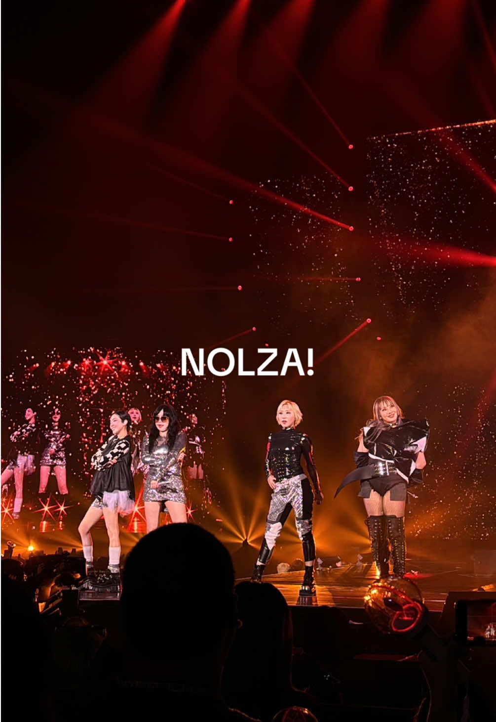 So fun to see her in her own world #parkbom #minzy #cl #dara #2ne1singapore2024 #2ne1_welcomebackinsingapore #2ne1welcomebacktour #2ne1 #kpop #nolza 