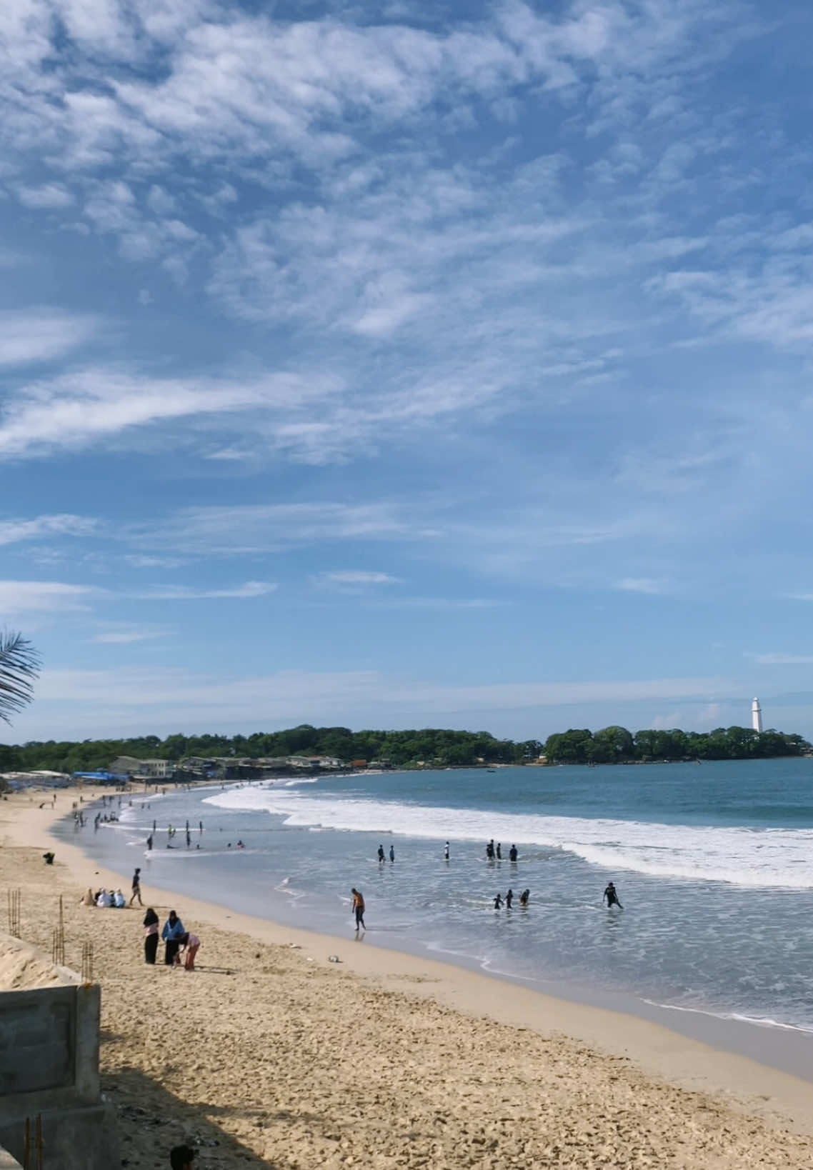 min info gimana katanya kondisi pantai santolo sekarang?apa masih kotor dan banyak sampah? kitaa sudah bersihkan yaa untuk kenyamanan pengunjunh serta liburan yang menyenangkan,tetep jaga kebersihan🙏🏻.