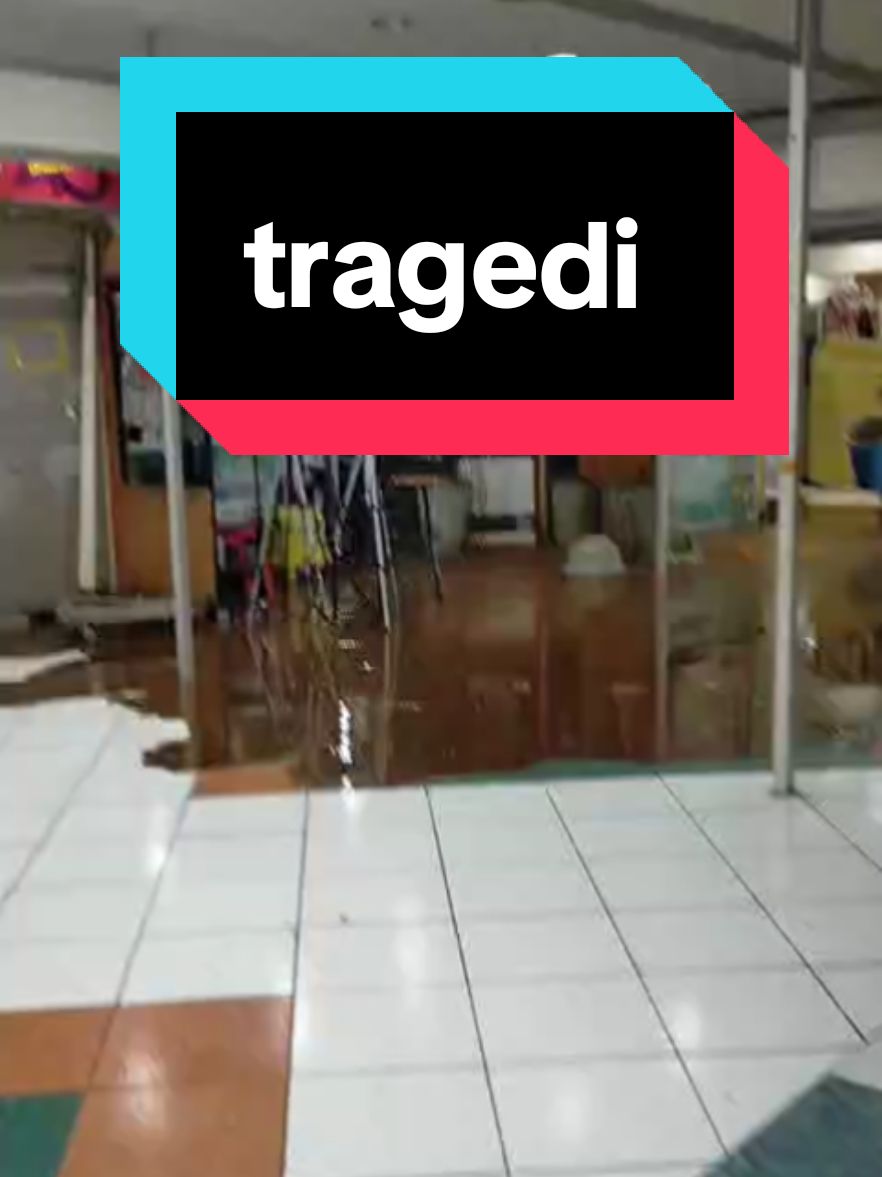 tragedi plasa simpang lima #plasasimpanglima  #kejadiansemarang  #infokejadiansemarang  #vidioviral  #vidio  #vidioviraltiktok  #tragedi  #fyp  #simpanglimasemarang 