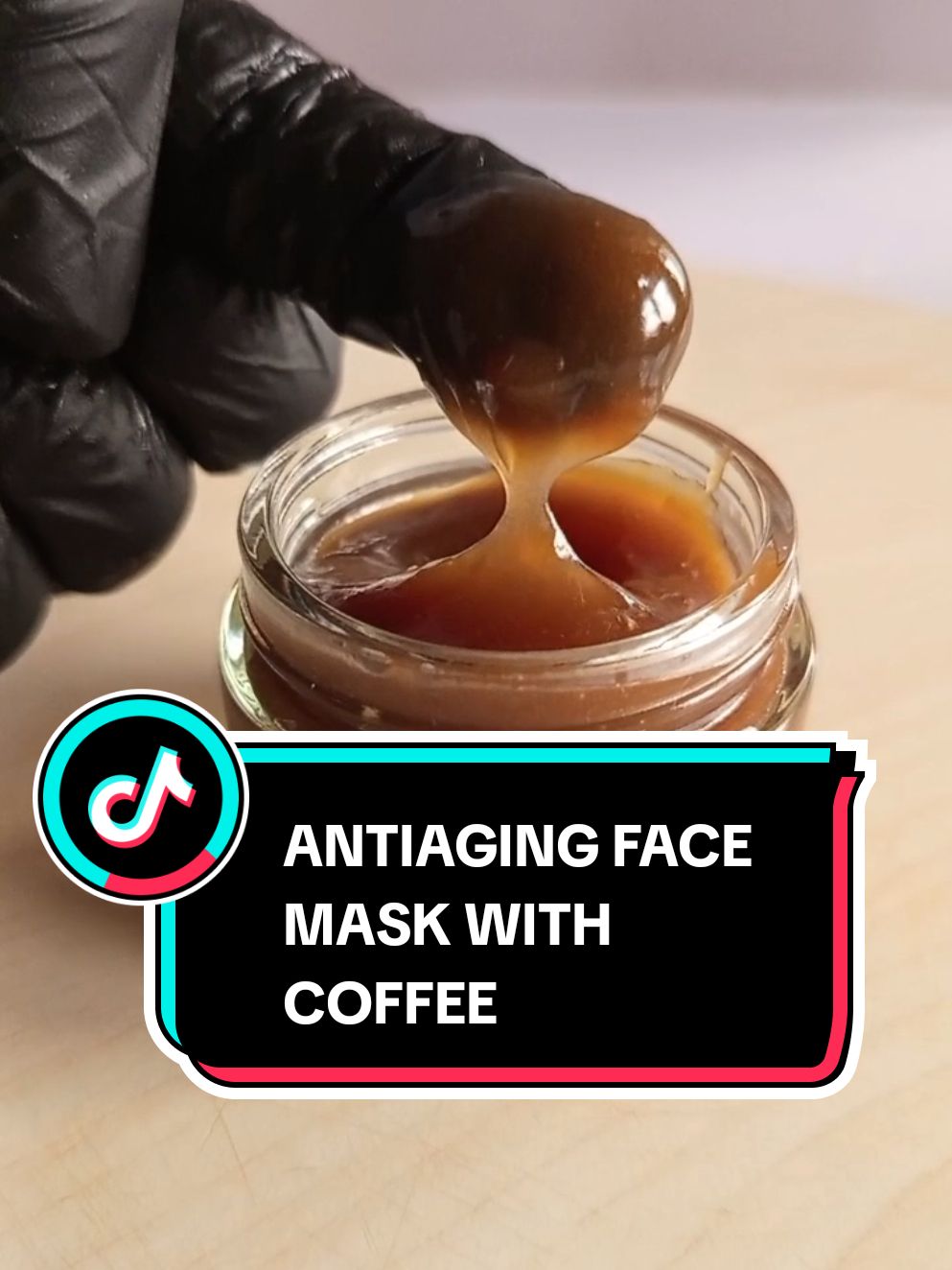 How to make antiaging face mask with coffee. #skincare #facemask #coffeefacemask #antiaging #antiwrinkle #naturalremedy #naturalrecipes