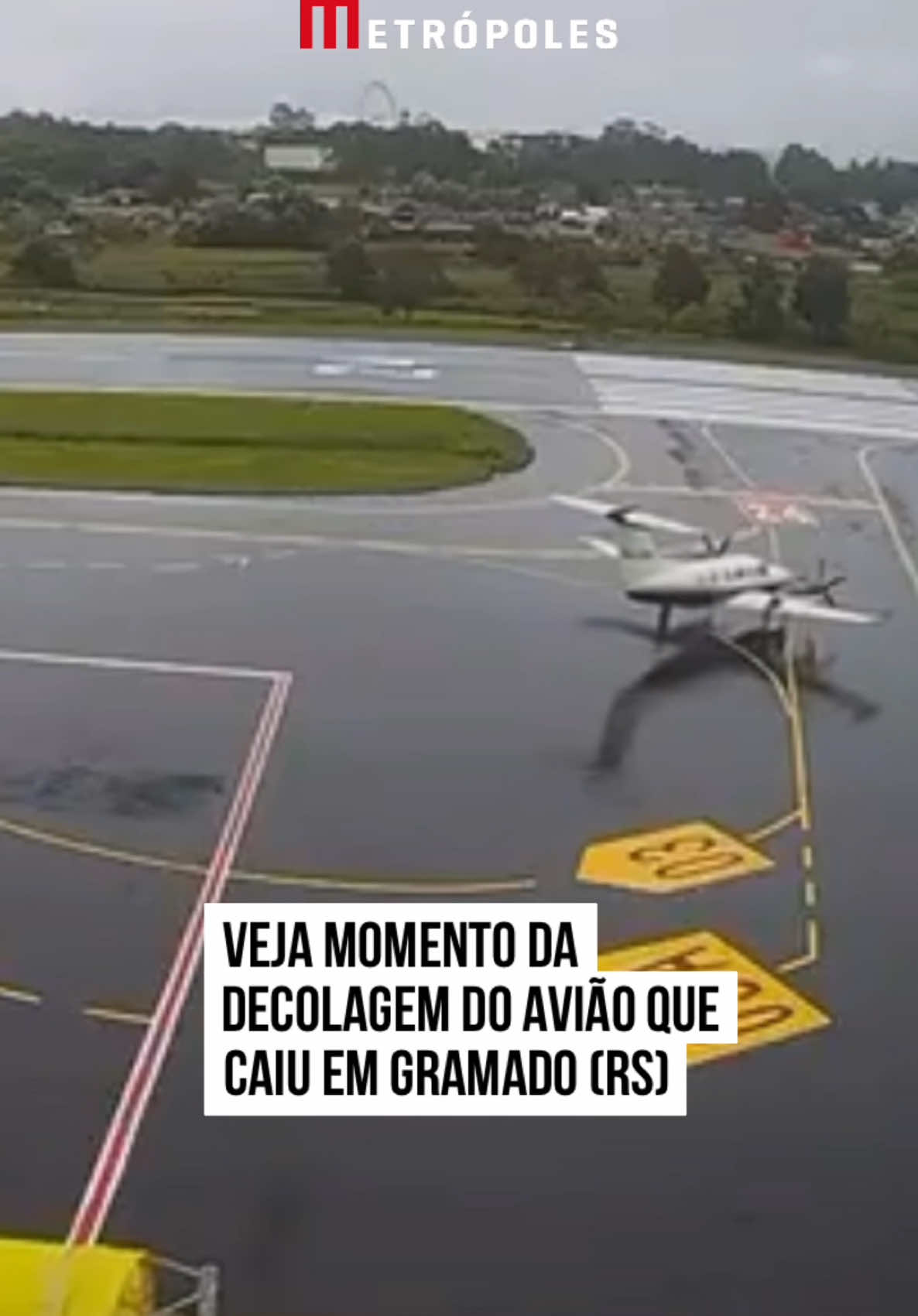 Veja momento da decolagem do #avião que caiu em #Gramado (RS). Aeronave partiu do Aeroclube de #Canela por volta das 9h10 e caiu pouco tempo após a decolagem. #TikTokNotícias 